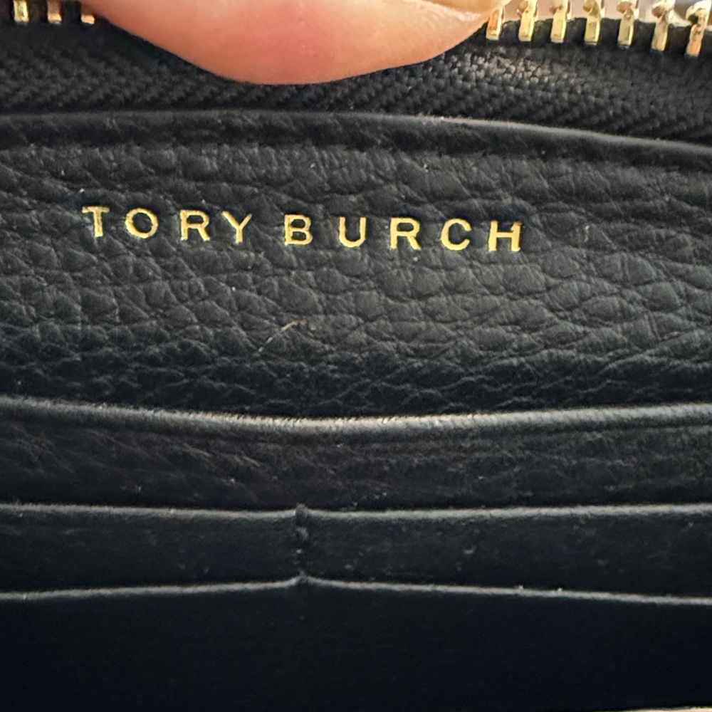 Tory Burch Black Leather Zip Wallet with Gold Logo - Picture 5 of 8